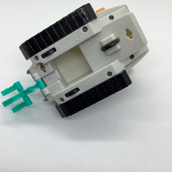 Paw Patrol Toy Everest Rescue Snowmobile w/ Retractable Claw - Picture 6 of 6